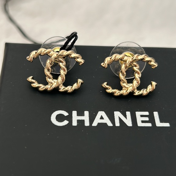 Chanel CC Stud Earrings - Picture 5 of 12